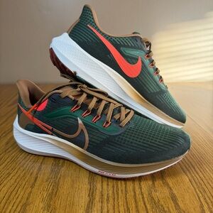 Nike Pegasus 39 (Size 9) – Gorge Green / Ale Brown / Neon Orange